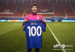 manbetx-社区盾赛程吃紧，里昂赛后迎来里程碑，媒体盛赞，更衣室氛围转暖(曼联官方晒海报预热社区盾杯)